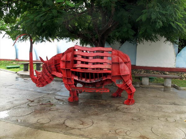 Одинокий носорог